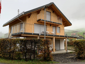 Holzhaus-Ferienhaus-Portmann-Flhli